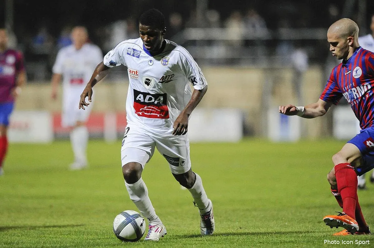 l ol sur un milieu de terrain de bastia iconsport aim 220411 77 0620574