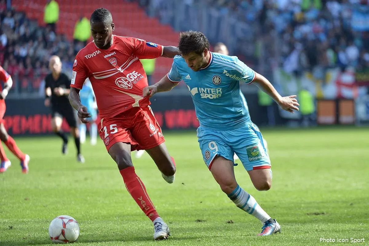 l om a la lutte avec l ol et le losc pour un defenseur de va iconsport win 300912 88 11053797