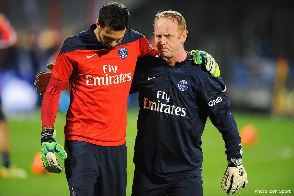 l om essaie de piquer un cadre du psg c est rate iconsport jpt 130414 08 5984221