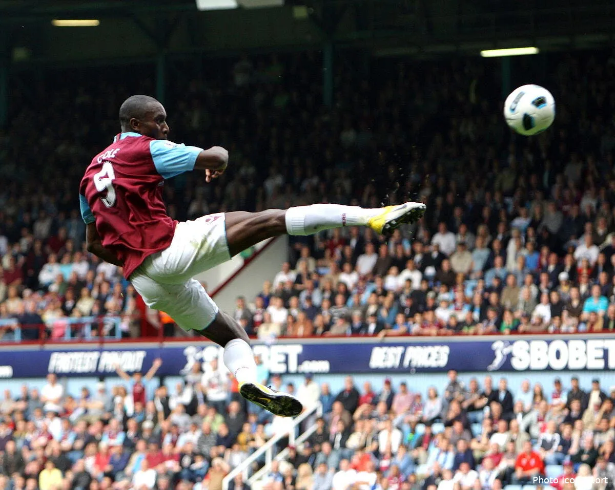 l om fait une reservation sur carlton cole iconsport cam 160411 41 0127010