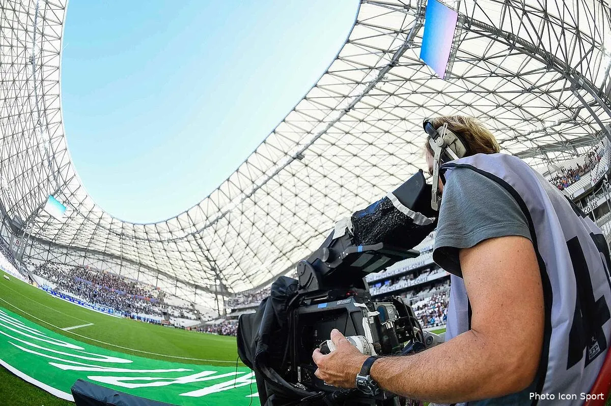 l om imite le psg et zappe canal aussi iconsport por 170814 08 67108645