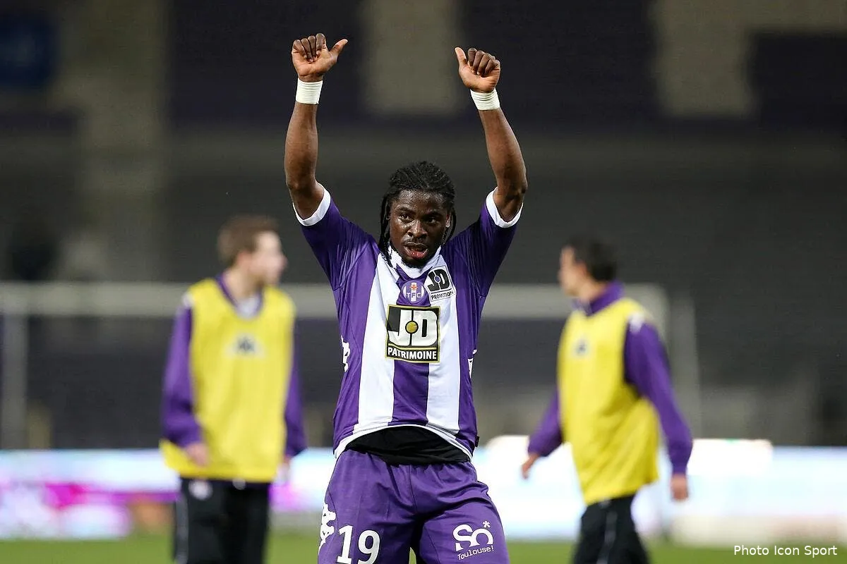 l om pret a chambouler sa defense pour accueillir aurier iconsport blo 040513 06 2059427