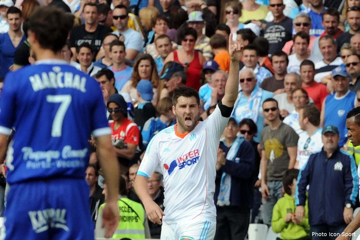 l om retarde le sacre du psg et avance vers la ligue des champions iconsport pet 040513 01 0456253