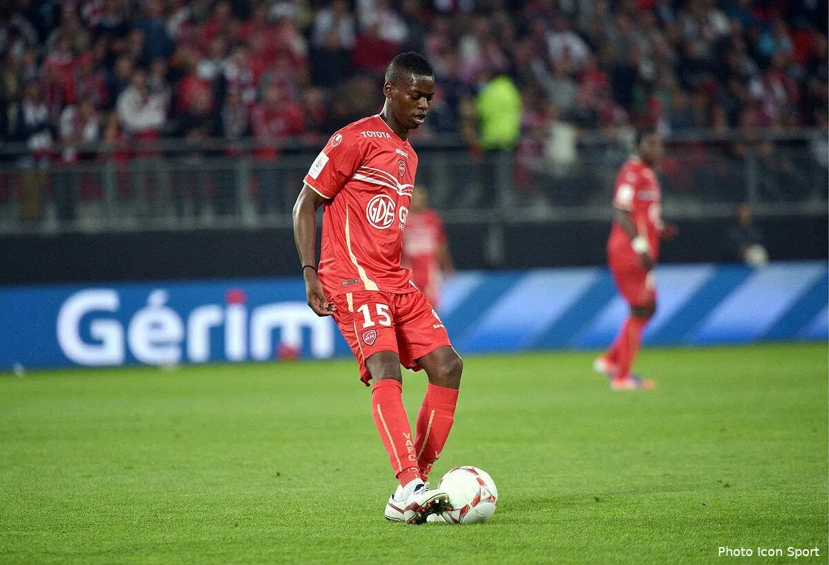 l om sous la menace de va et d un supporter du psg iconsport win 150912 606 8640360