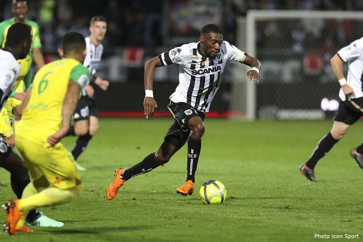 l om toko ekambi va regarder ca de plus pres iconsport icon lem 120518 05 11219745