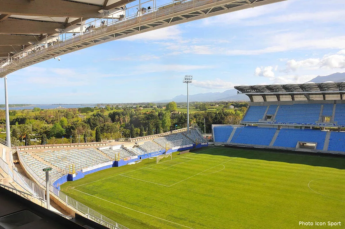 l om va avoir du mal a jouer au foot dans un stade vide iconsport mae 250412 33 3445219