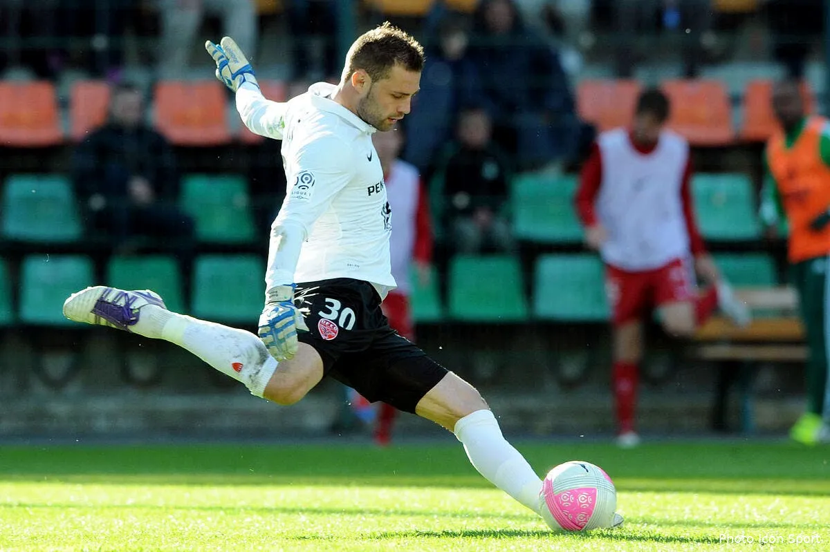 l om va devoir envoyer un gros cheque pour s offrir la doublure de mandanda iconsport jpt 290412 45 9337753