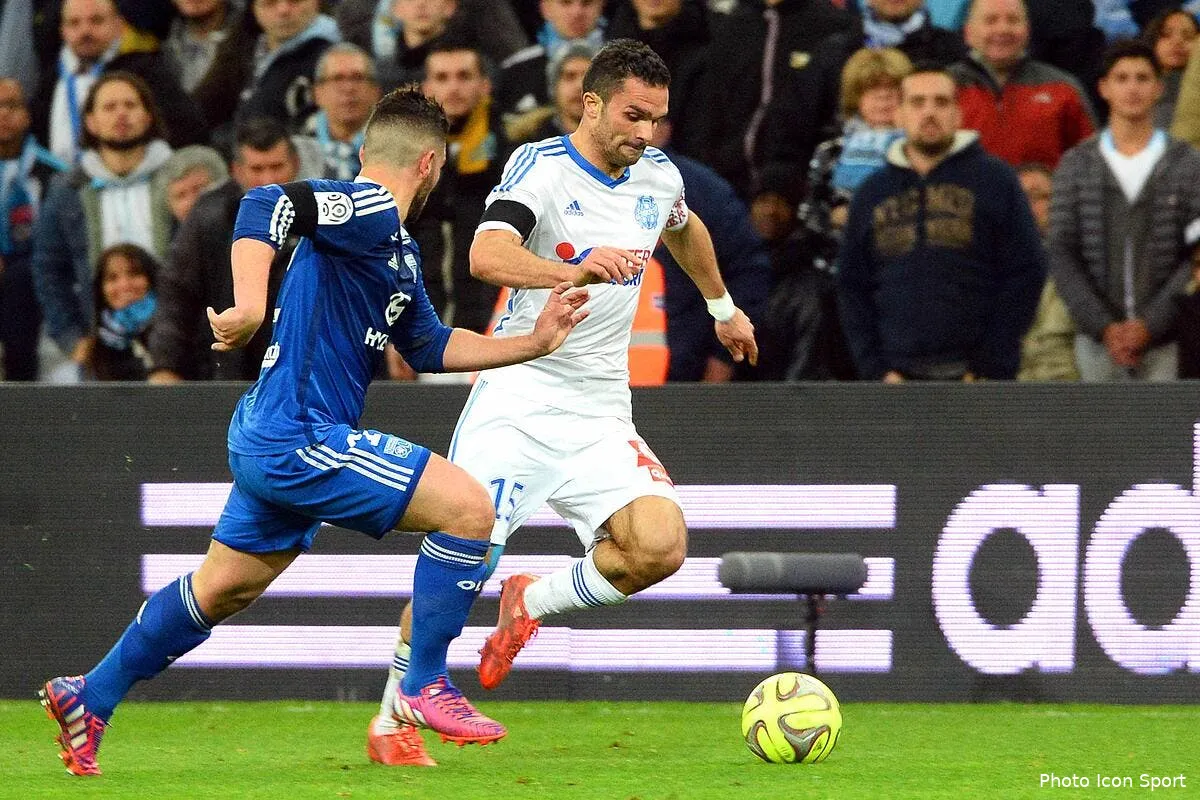 l om va prolonger deux ans un joueur en fin de contrat iconsport pet 150315 05 37106835