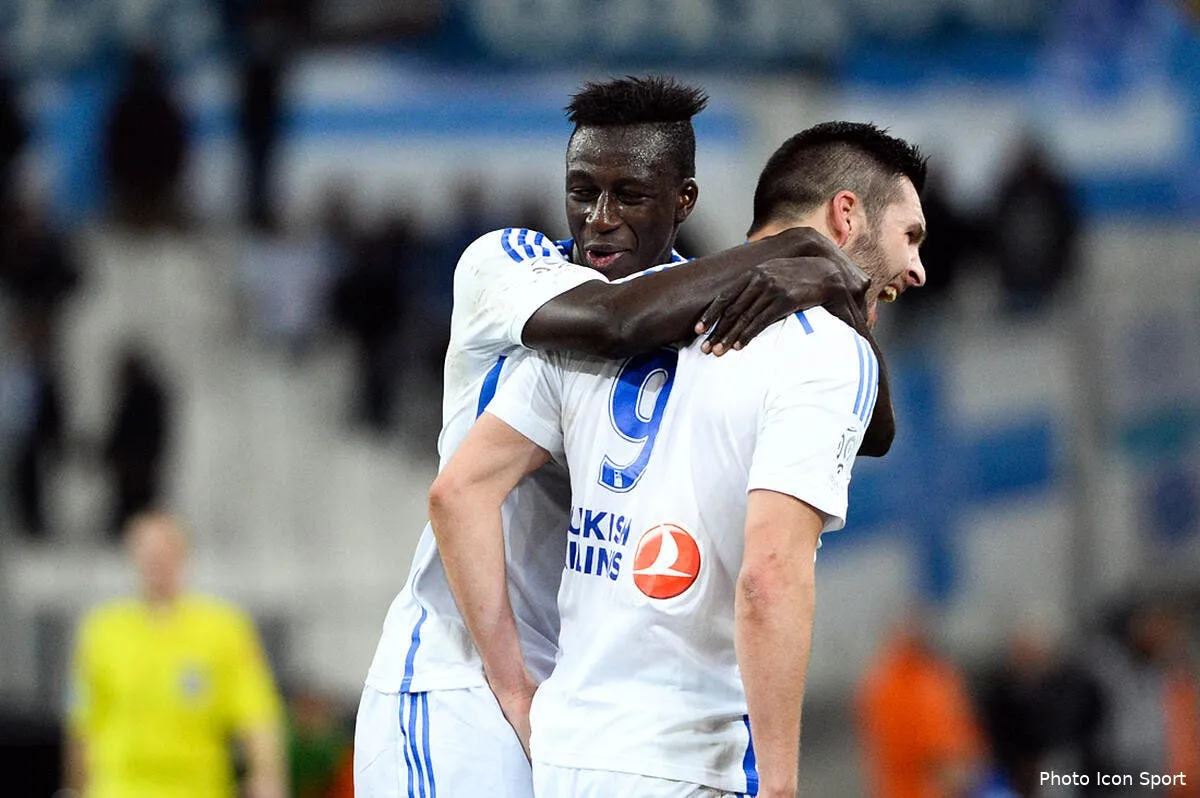 l om vise le titre et le dit haut et fort iconsport pet 180115 08 01107257