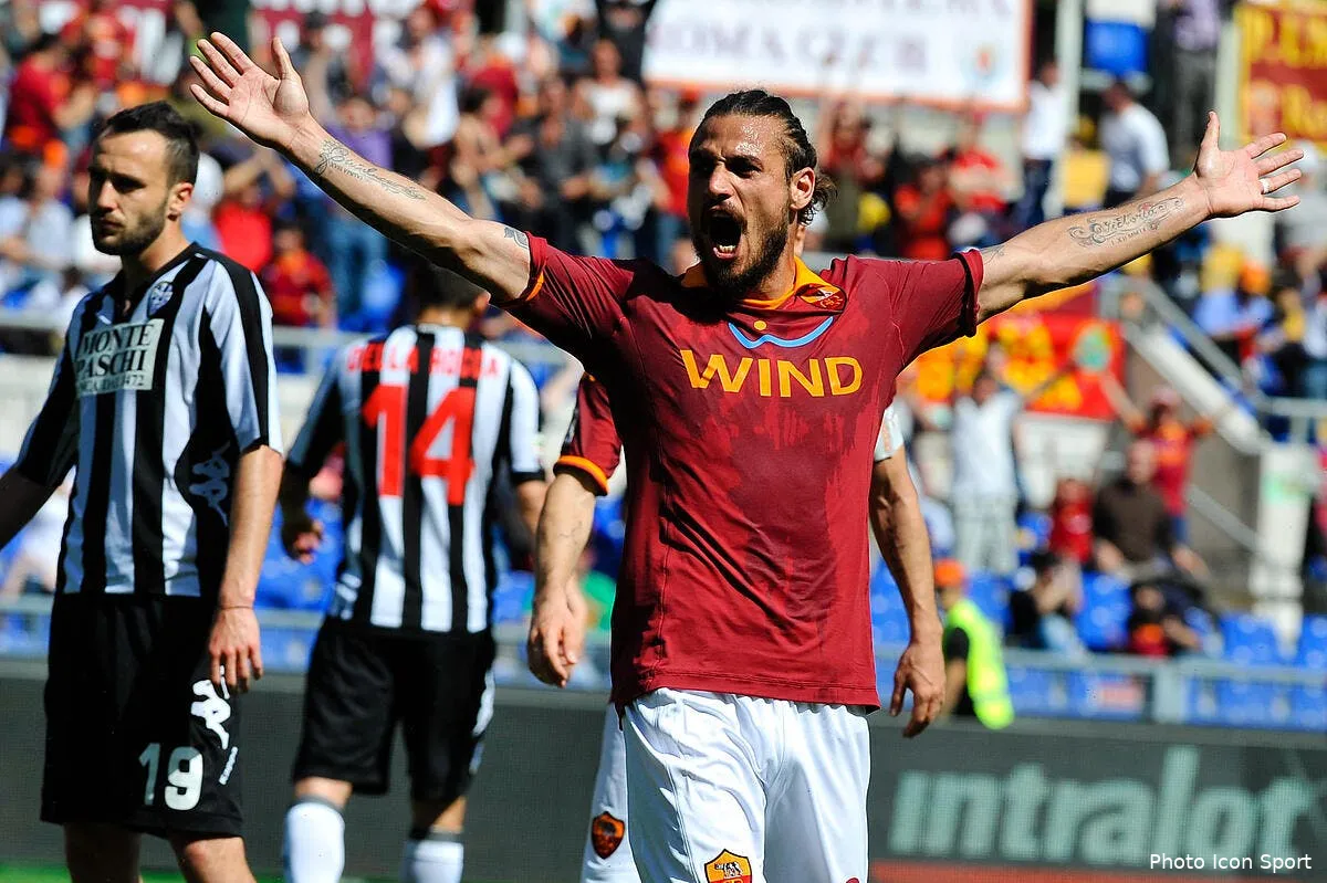 l om vise un improbable bad boy en attaque iconsport ipp 280413 08 10675111