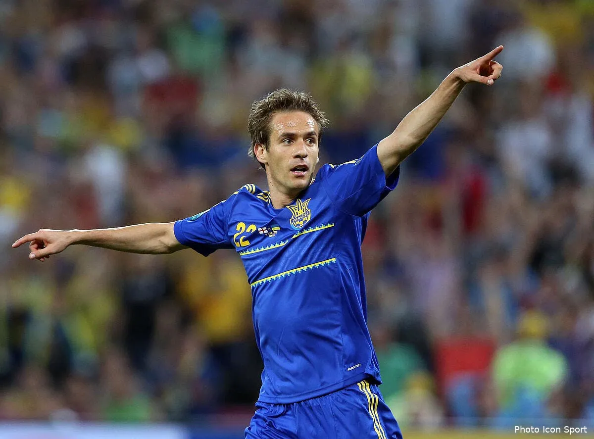 l uefa renvoie l arbitre d angleterre ukraine a la maison iconsport pho 190612 15 0436474