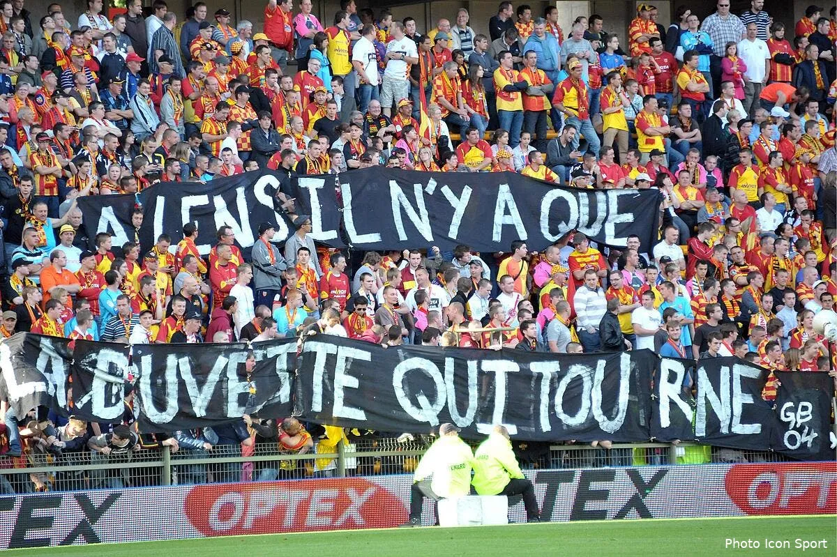 l ultime provocation des supporters lensois pour lens arles avignon iconsport win 110511 67 7219606