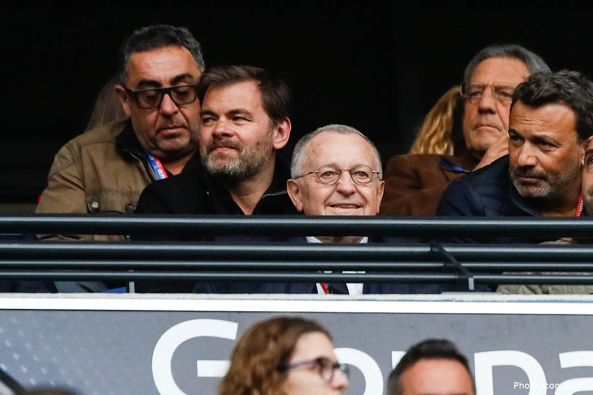 l1 800 me de deficit aulas attaque macron icon bia 030319 11 18286213