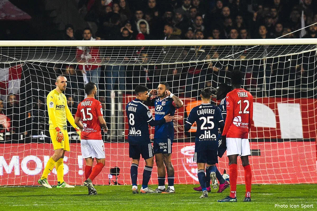 l1 capitaine memphis est de retour l ol fait le plein de confiance a nimes icon dim 061219 02 09272011