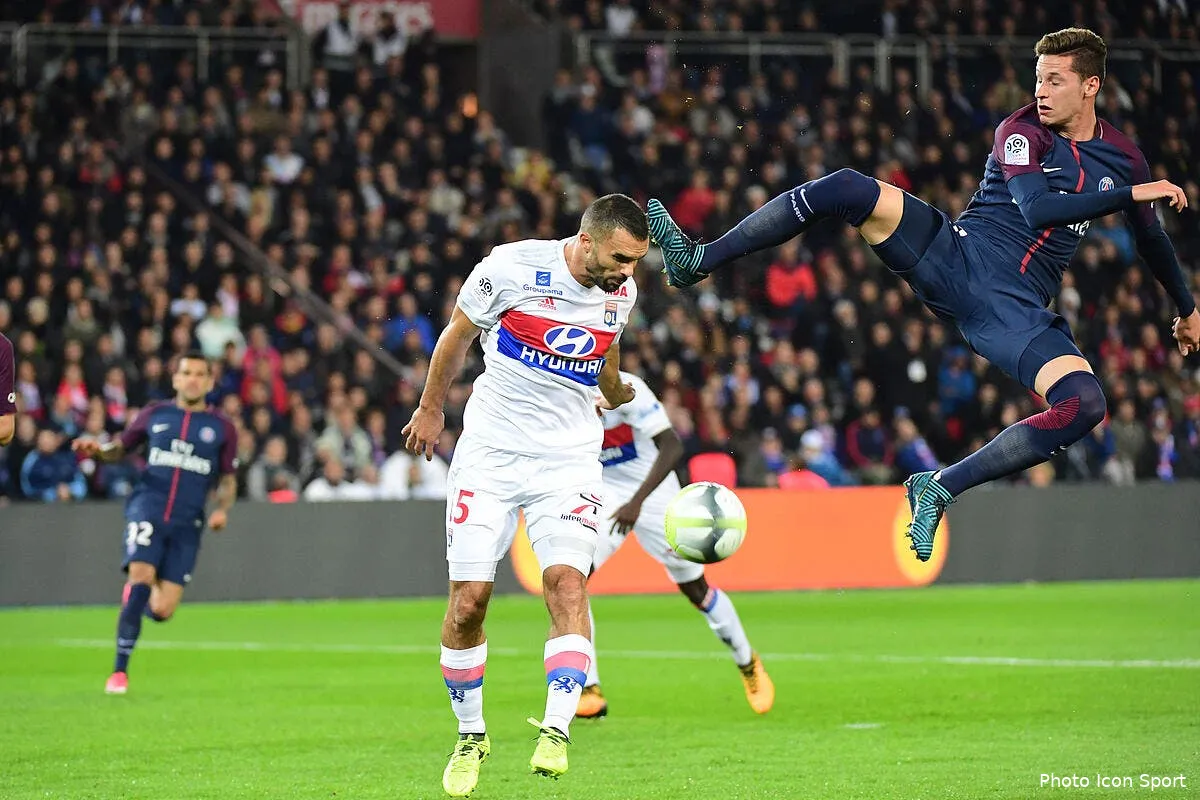 l1 deux buts contre son camp et l ol offre la victoire au psg iconsport icon win 170917 01 19325193719