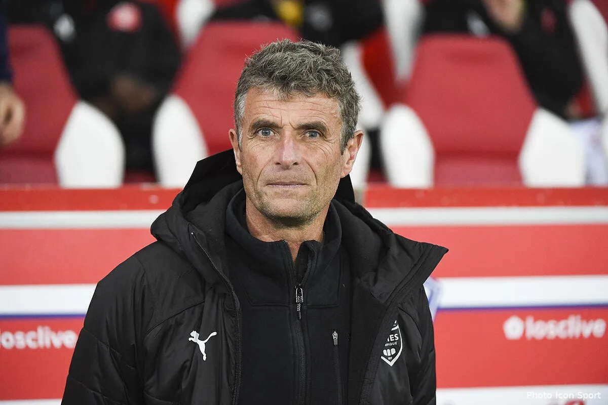 l1 dijon veut piquer son coach nimes s enerve icon alc 280419 45 06256479