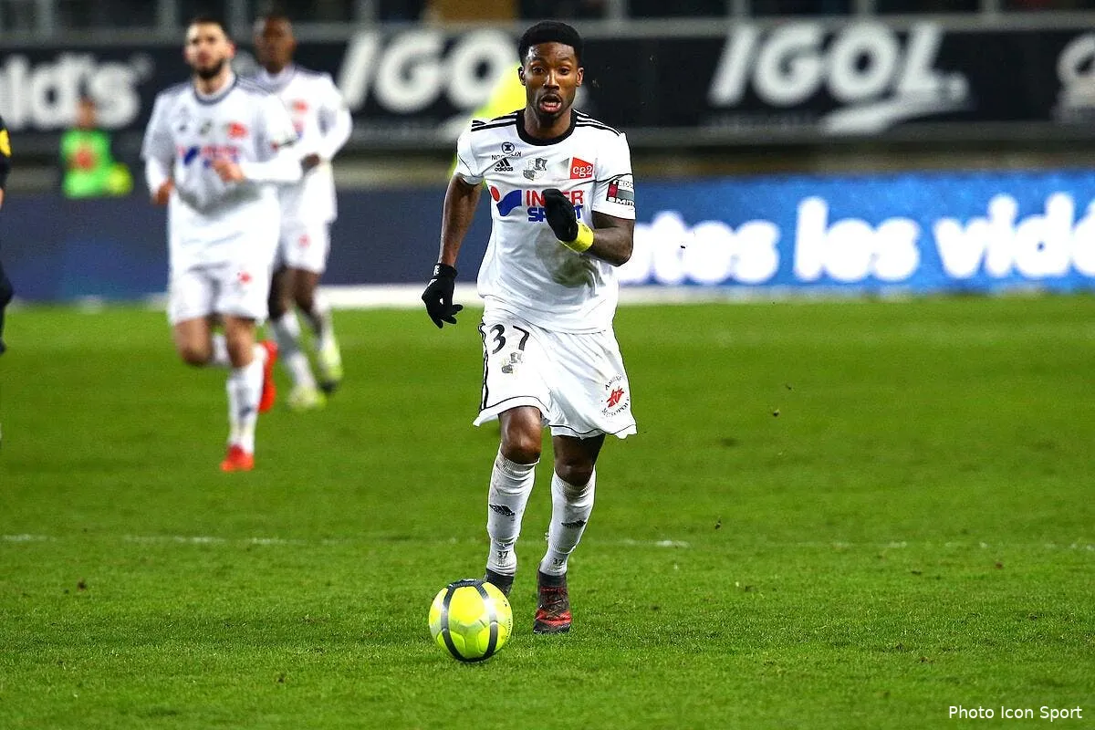 l1 gakpe raconte son impressionnant ko icon des 170118 12 67216557