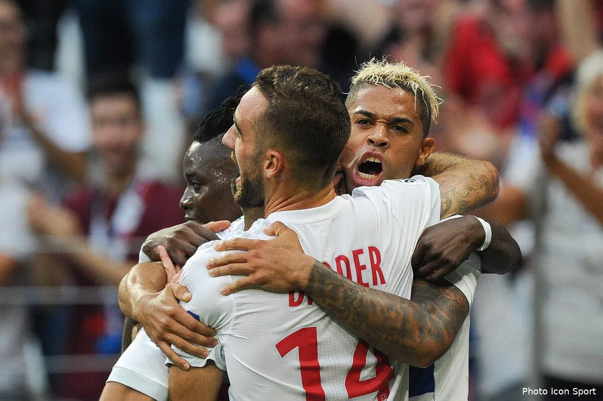 l1 l ol frappe fort guingamp nous refait le coup iconsport icon fer 050817 10 11188655