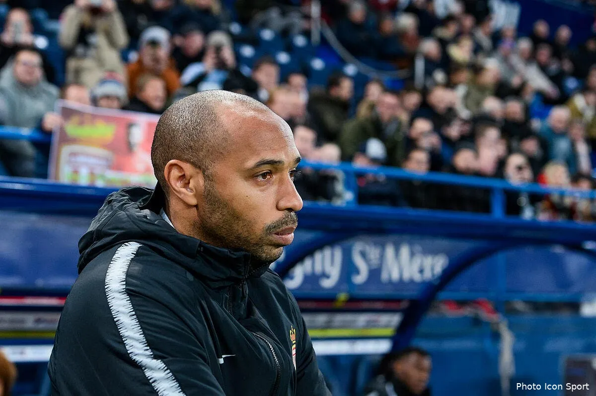 l1 le chat noir de monaco s invite dans l avion pour lyon iconsport icon bap 241118 93 74239165