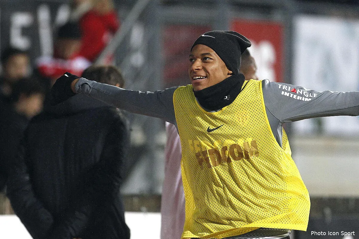 l1 mbappe elu joueur du mois d avril iconsport mrv 060517 04 29179378