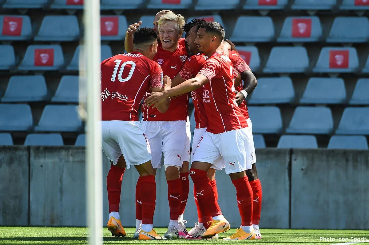 l1 nimes inflige un 4 0 a brest et prend le leadership icon adim 230820 30 17292363