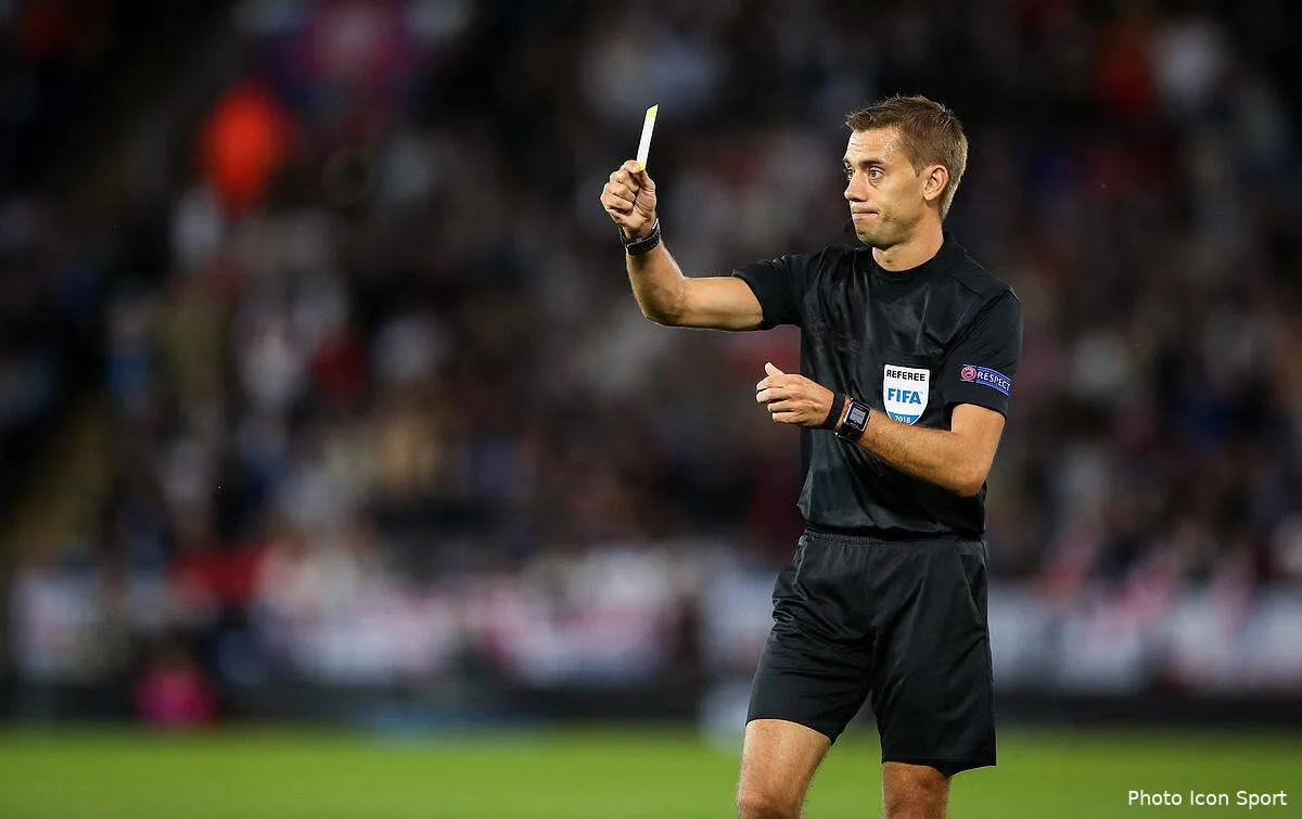 l1 turpin colle un bon tacle a chapron c est la fete de l arbitrage iconsport icon 38480774236177