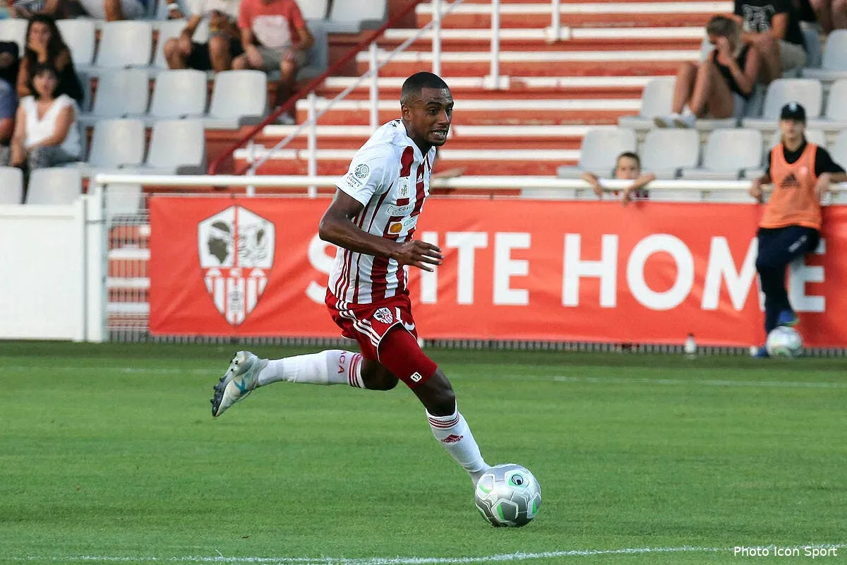 l2 ac ajaccio brest paris fc les profiteurs iconsport icon blz 040817 01 26194977