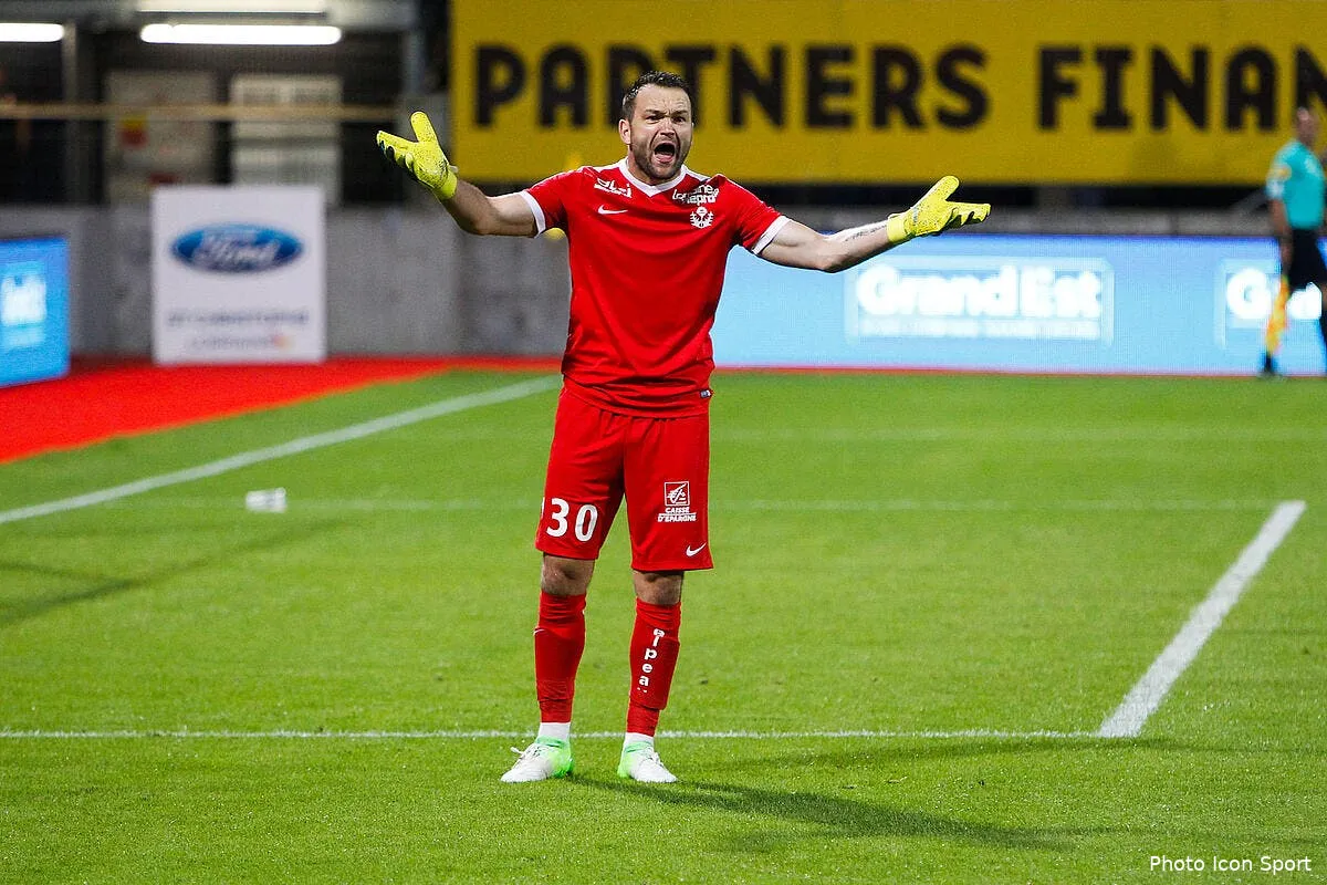 l2 jourdren expulse apres le match pour avoir tire sur les supporters iconsport icon mrv 040817 08 19190879