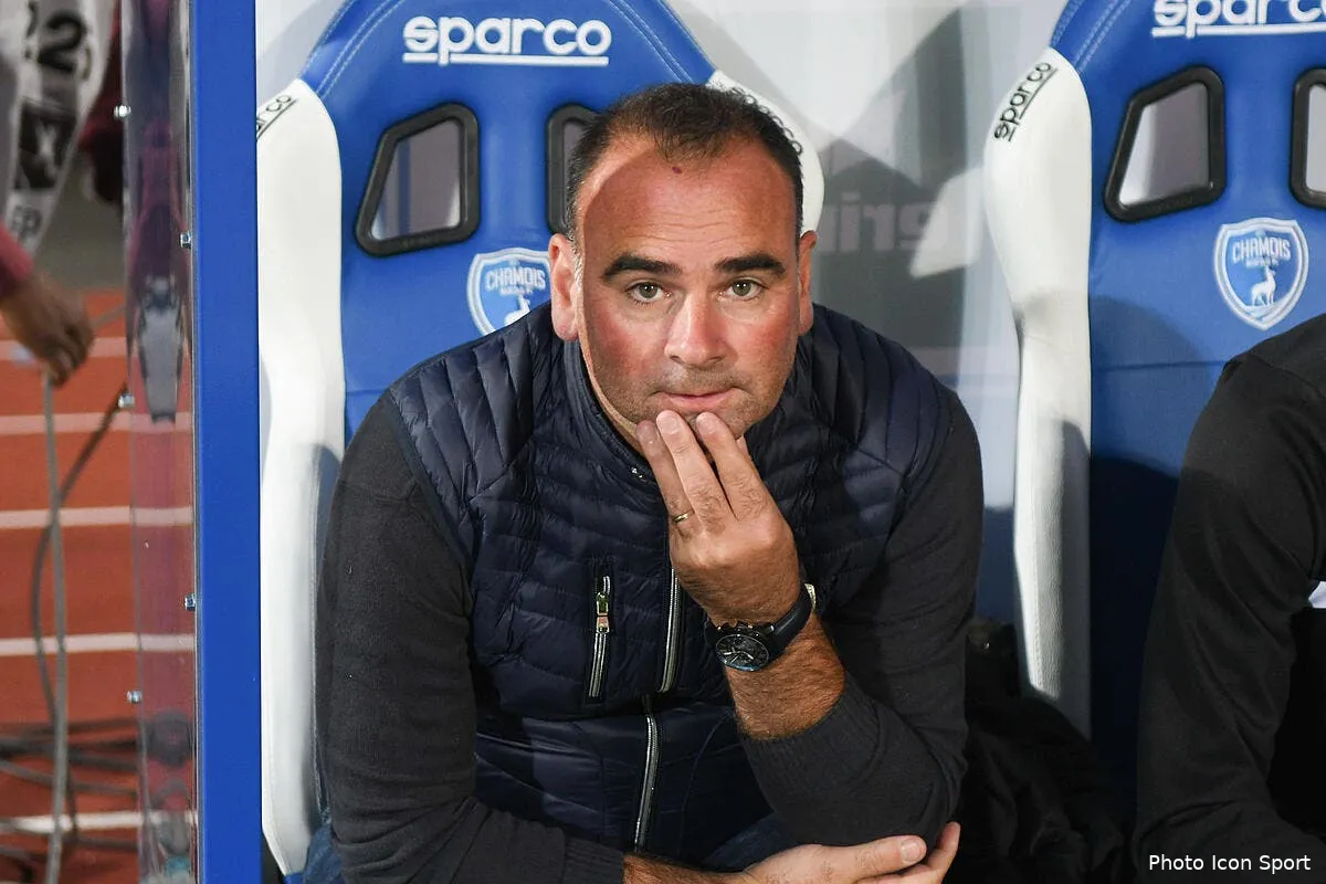 l2 l entraineur de niort mis a pied iconsport icon leb 290917 05 36211189