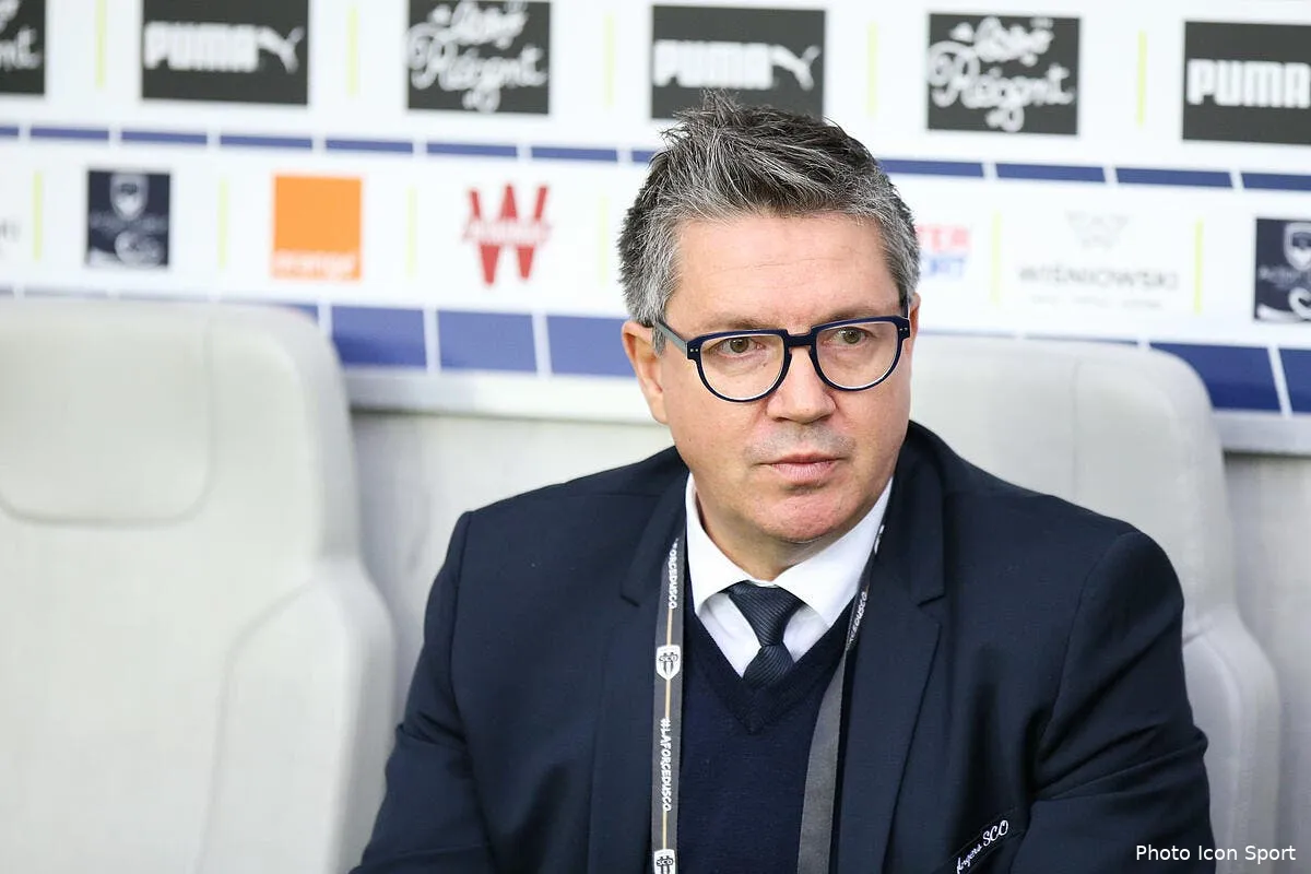 l2 olivier pickeu consultant du projet de rachat du sm caen icon fid 040519 08 76290337