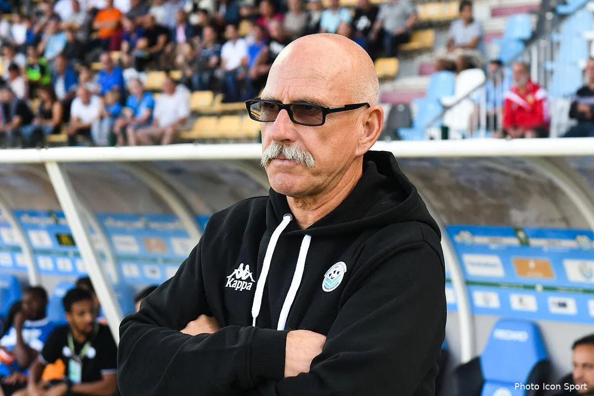 l2 tours vire encore son entraineur iconsport icon leb 280717 37 56196635