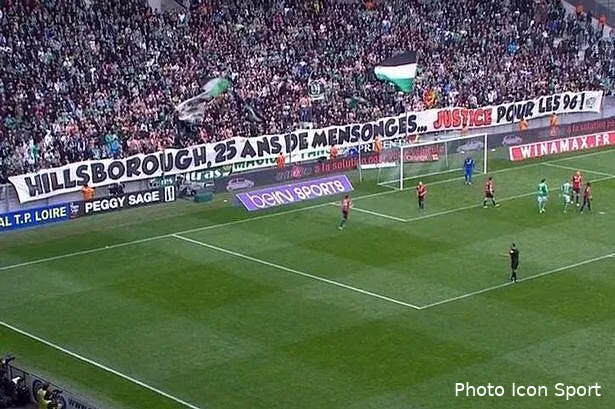 la banderole des fans de l asse saluee a liverpool assebanie re107283