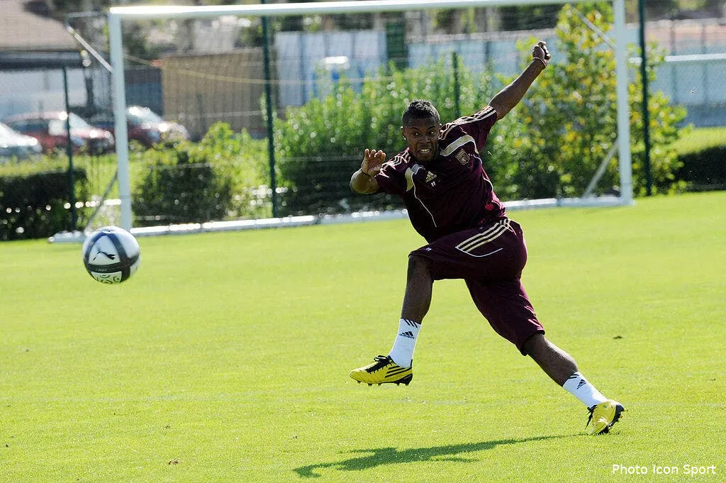 la juve prete a augmenter son offre pour bastos 57637 9312