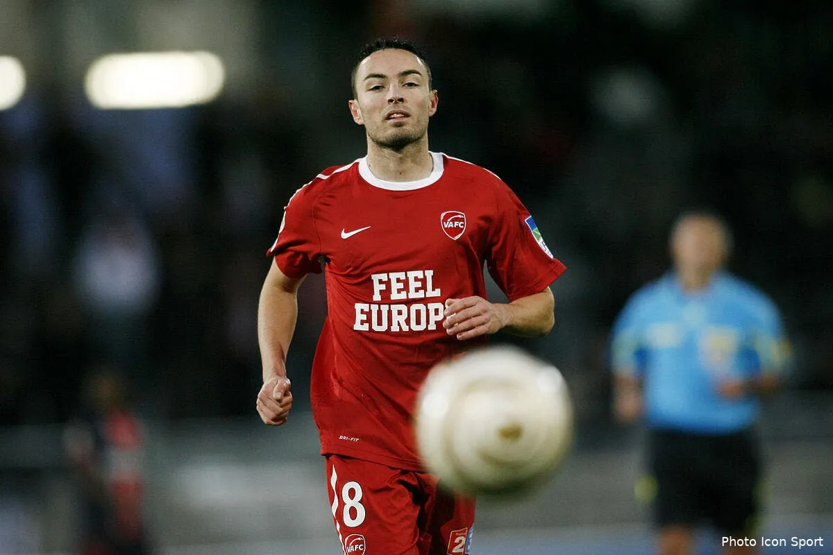 la nouvelle recrue de l ol presente a l entrainement iconsport per 101110 85 1660237