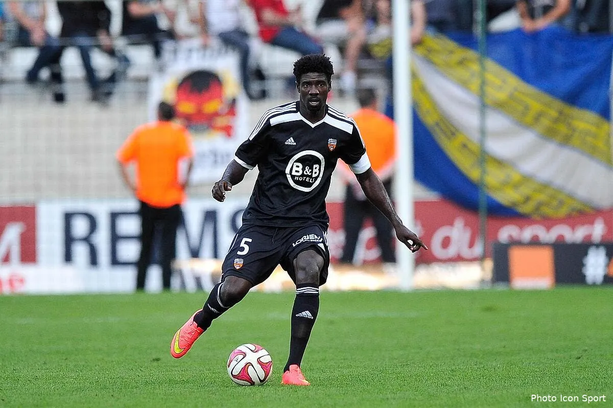 la passerelle entre l om et lorient peut encore servir au mercato ecuele manga90053