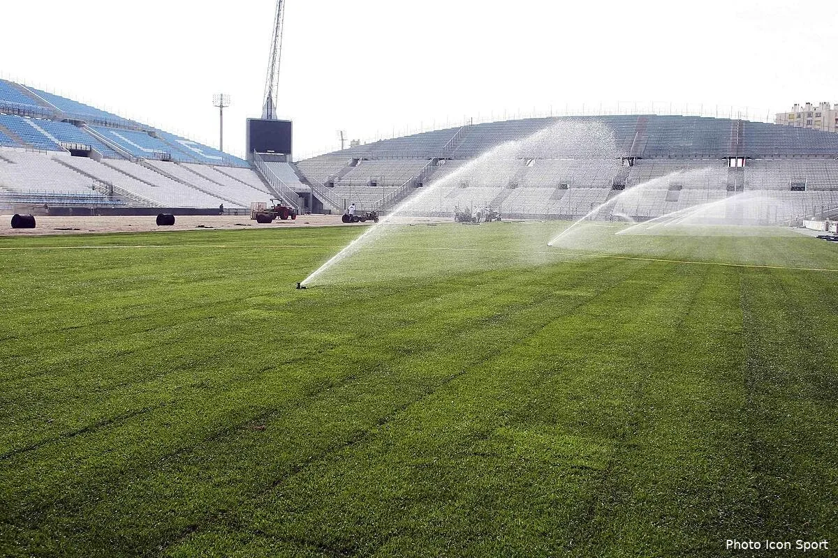 la pelouse du velodrome est nickel om nice aura lieu iconsport rep 250809 01 0626913