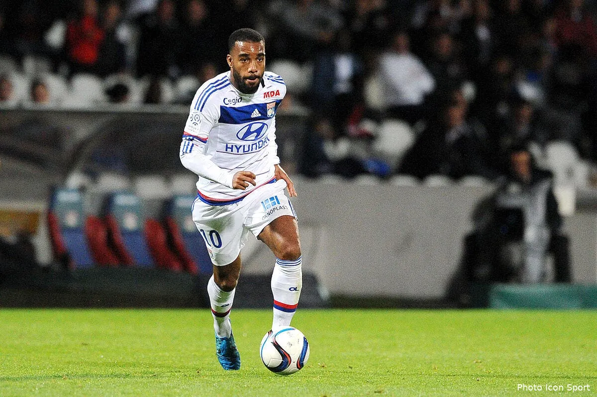 lacazette accuse aulas et fournier iconsport jpt 230915 05 114121805