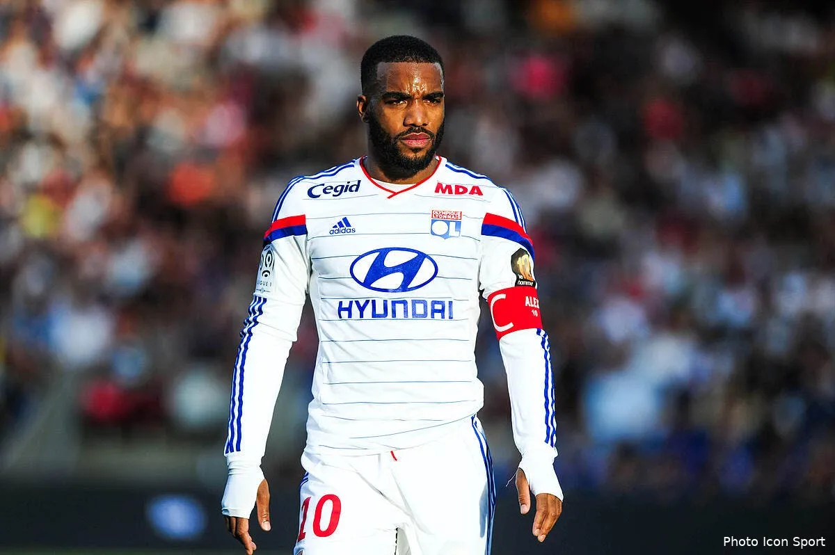lacazette c est le super heros de l ol iconsport jpt 150415 09 05110009