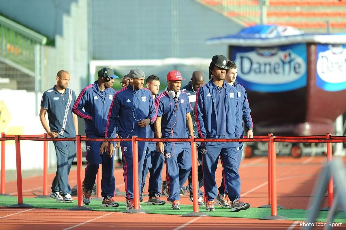 lacazette effare de l importance prise par le chant anti asse iconsport jpt 100512 091 6234881