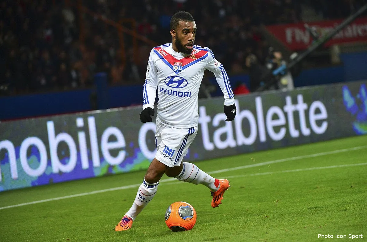 lacazette elu joueur de l annee a l ol iconsport win 011213 74 0672769