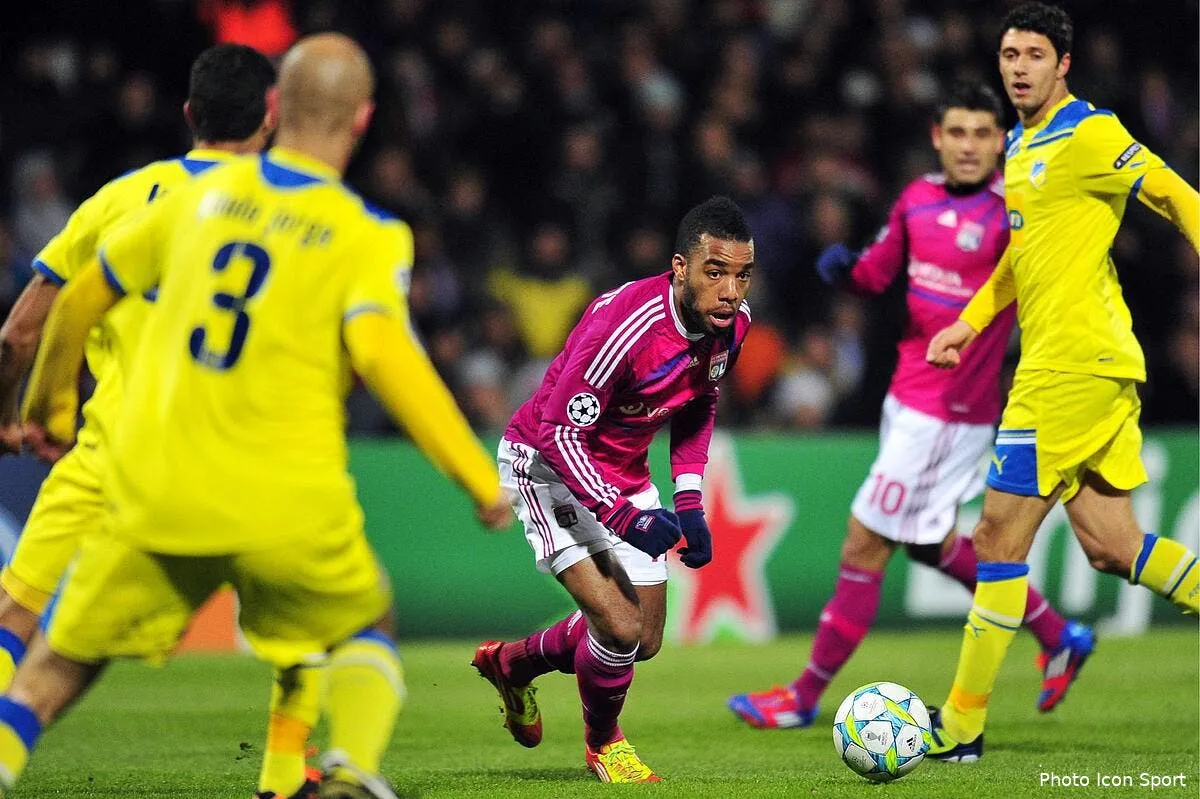 lacazette est encore plus fort dans l axe pour son pere iconsport noe 140212 101 0431199