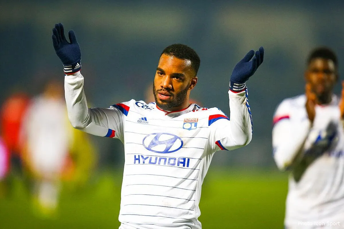 lacazette et l ol decision officielle avant samedi iconsport blo 211214 09 01115953