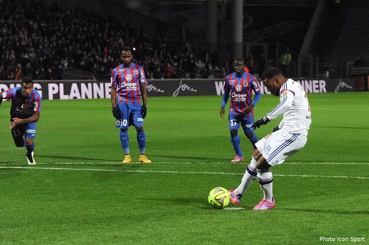 lacazette et l ol frappent fort contre caen iconsport jpt 121214 01 0599105