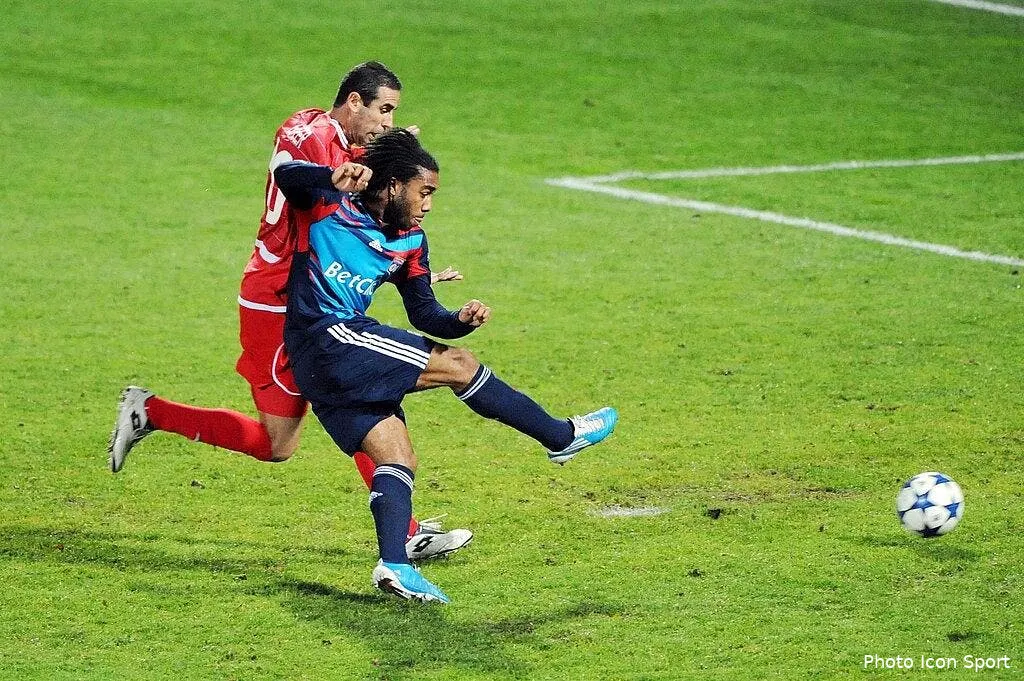 lacazette il y a au moins un lyonnais heureux 63849 12768