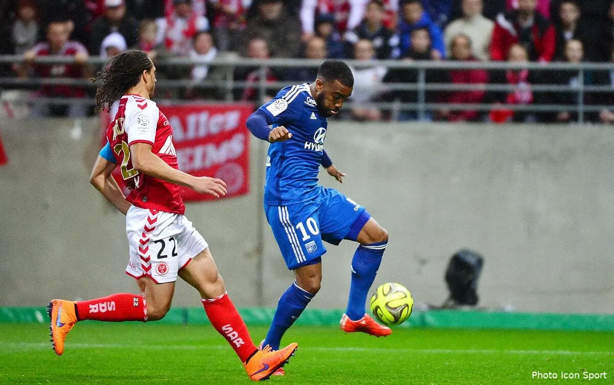 lacazette marque l histoire de l ol iconsport win 260415 05 04109909