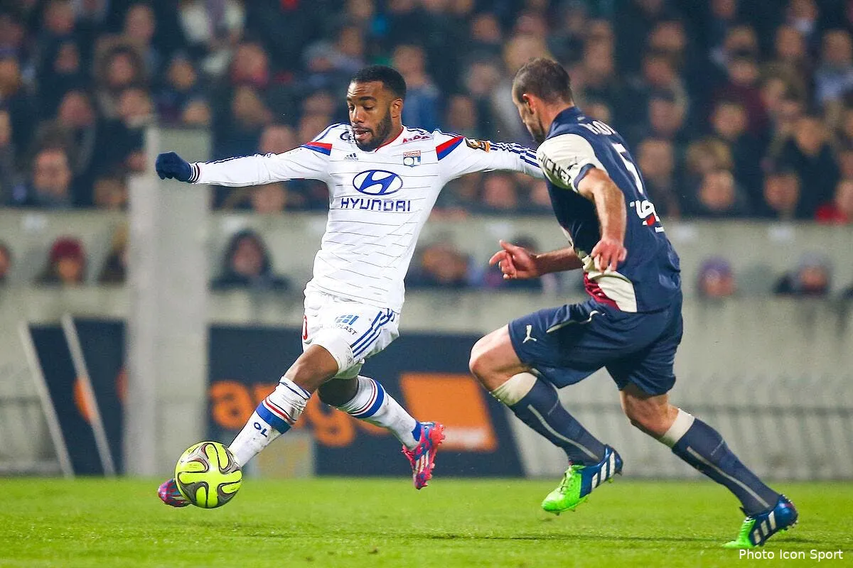 lacazette mise sur liverpool pour prolonger a l ol iconsport blo 211214 09 08115625