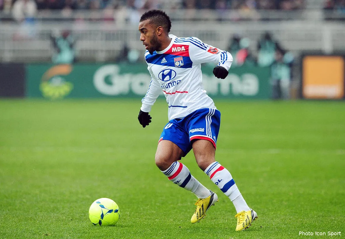 lacazette on sait de quoi souffre l attaquant de l ol iconsport jpt 240213 76 0152807