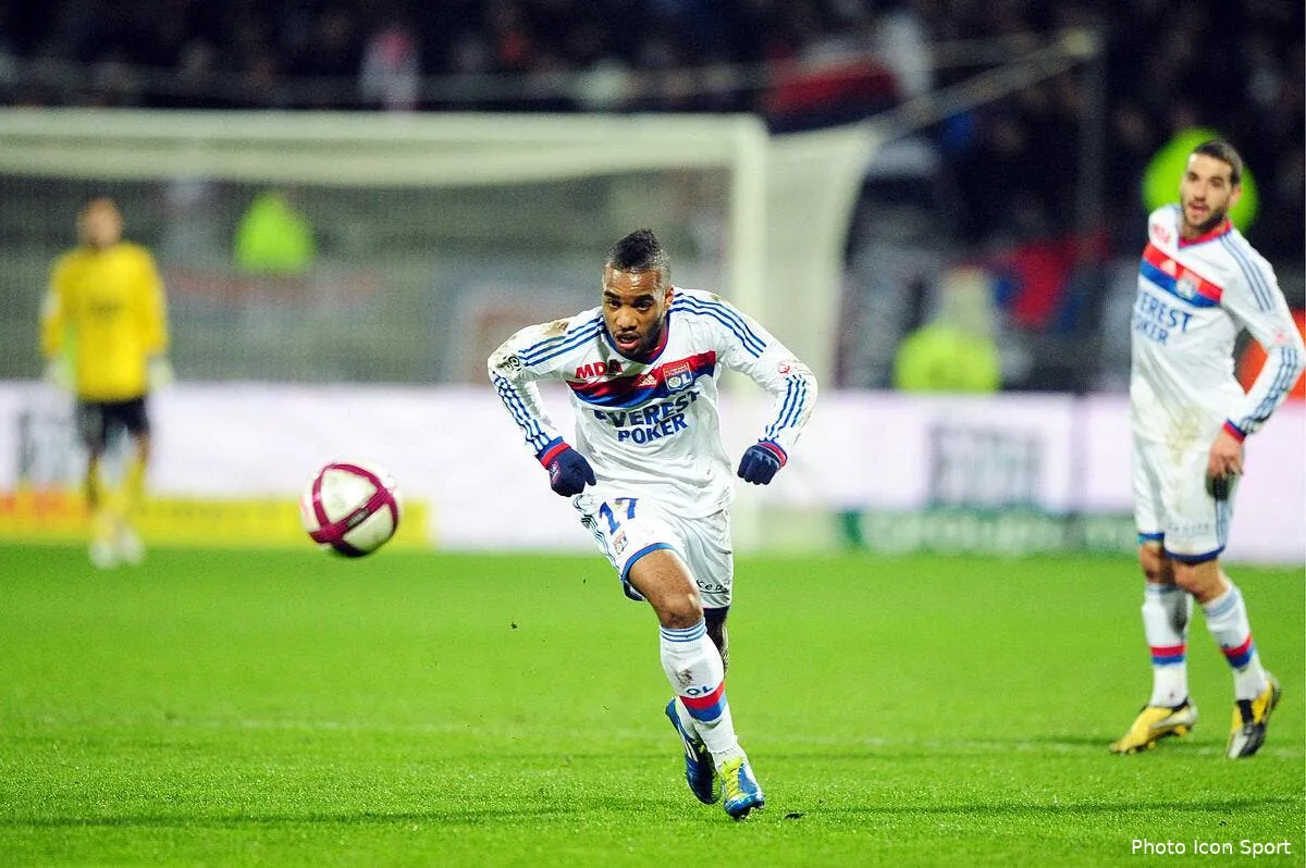 lacazette pense qu il y avait penalty pour l ol mais reste zen iconsport pt 171211 33 05 133707