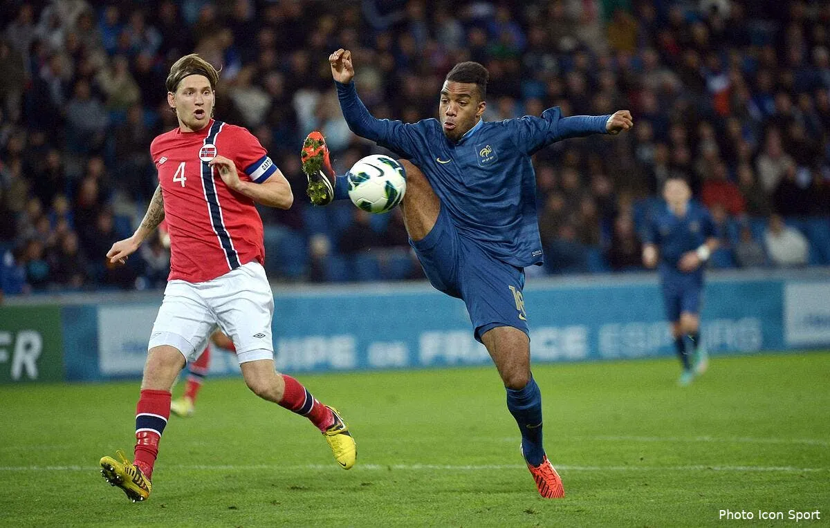 lacazette presente ses excuses apres son coup de tete iconsport win 121012 05 2741062