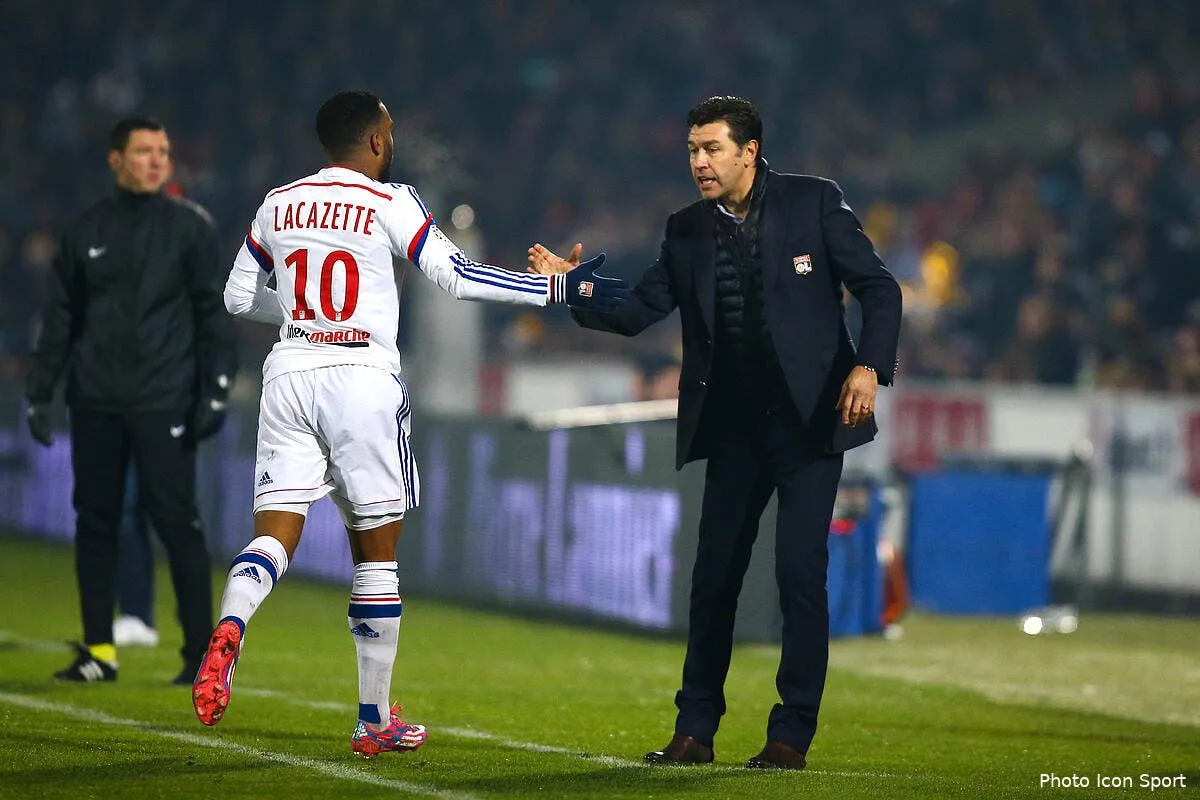 lacazette refuse le costume de zorro a l ol iconsport blo 211214 04 1099885